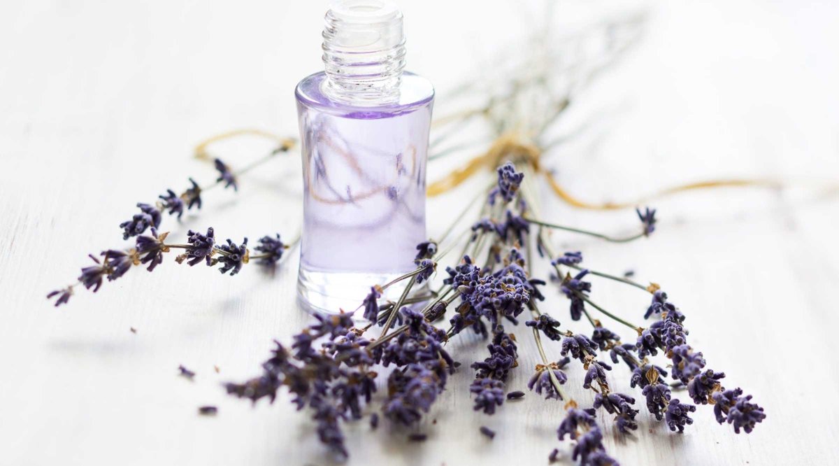 Lavender oil essential oil spray for bed